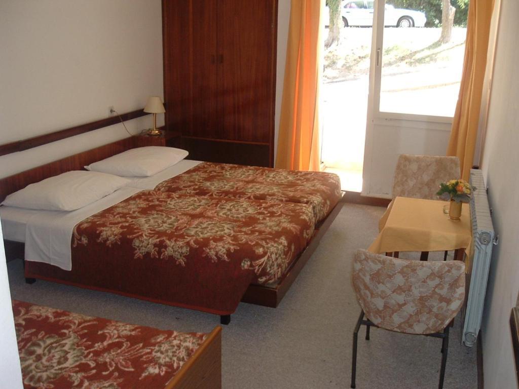 Depadansa Marina & Primorka Hotel Omisalj Room photo